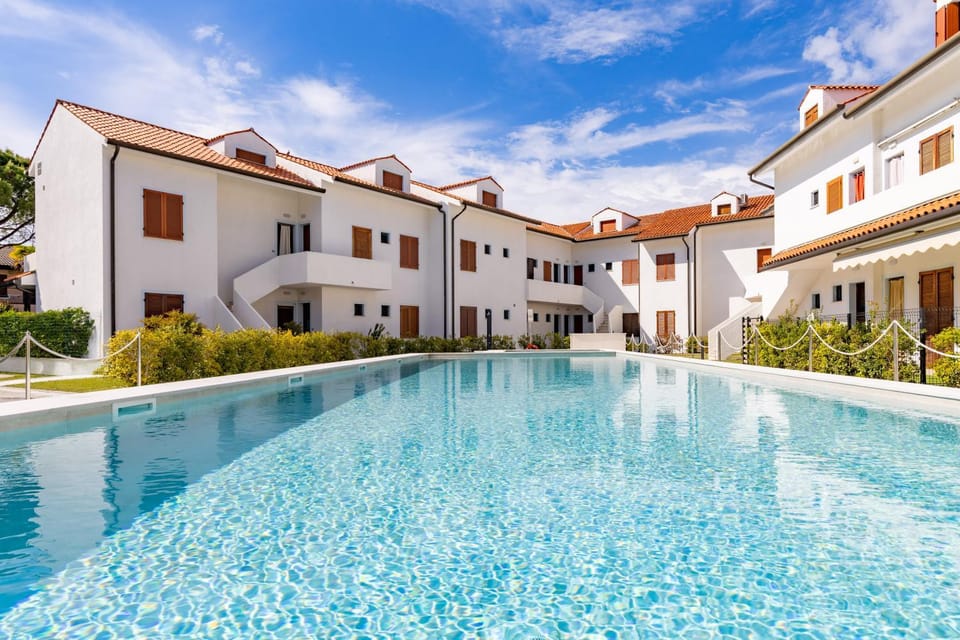 Property building, Swimming pool