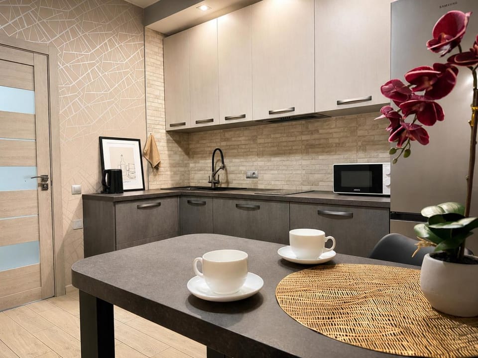 Coffee/tea facilities, Dining area, microwave, kitchen, kitchen
