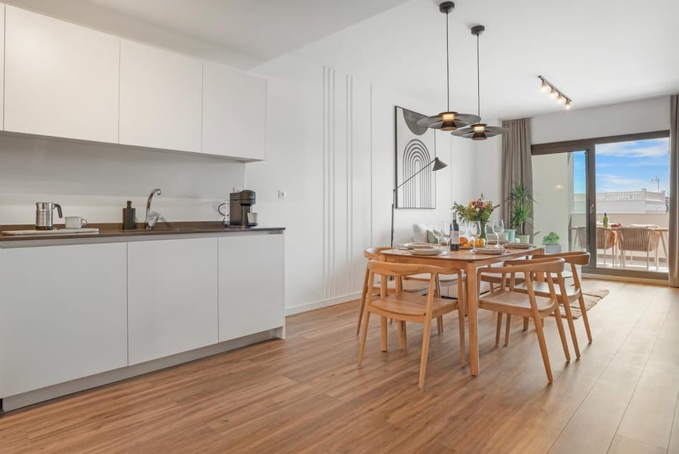 Dining area, kitchen