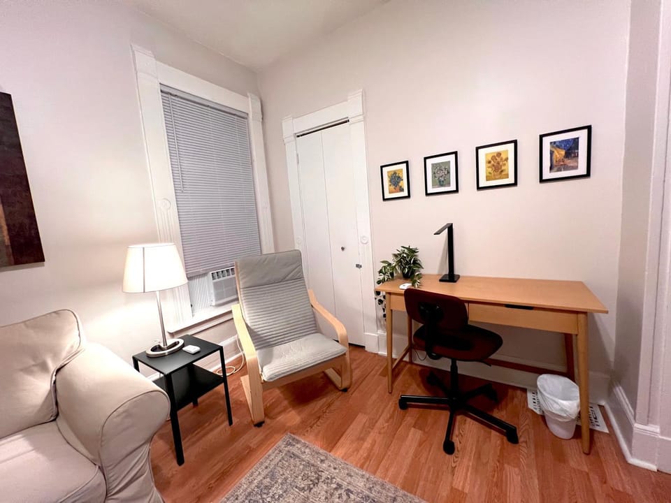B1-1 Walk to YALE Hospital - All Rooms with AC Apartment in West Haven