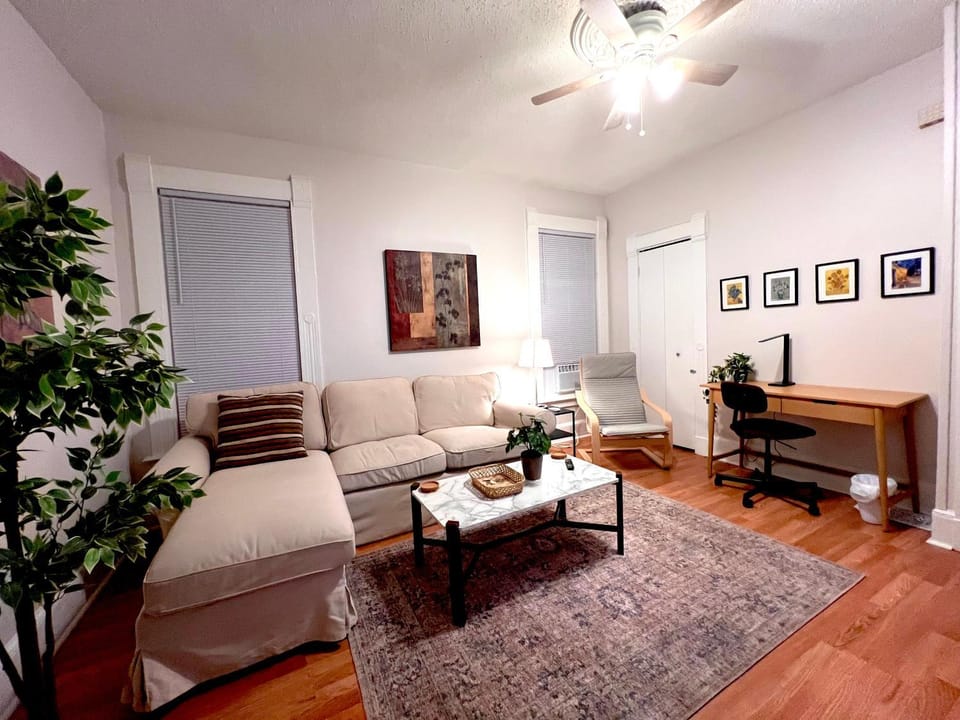 B1-1 Walk to YALE Hospital - All Rooms with AC Apartment in West Haven