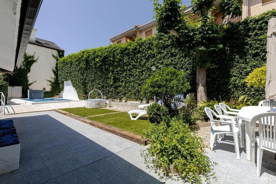 Chalet con piscina privada y barbacoa en Guadarrama House in Community of Madrid