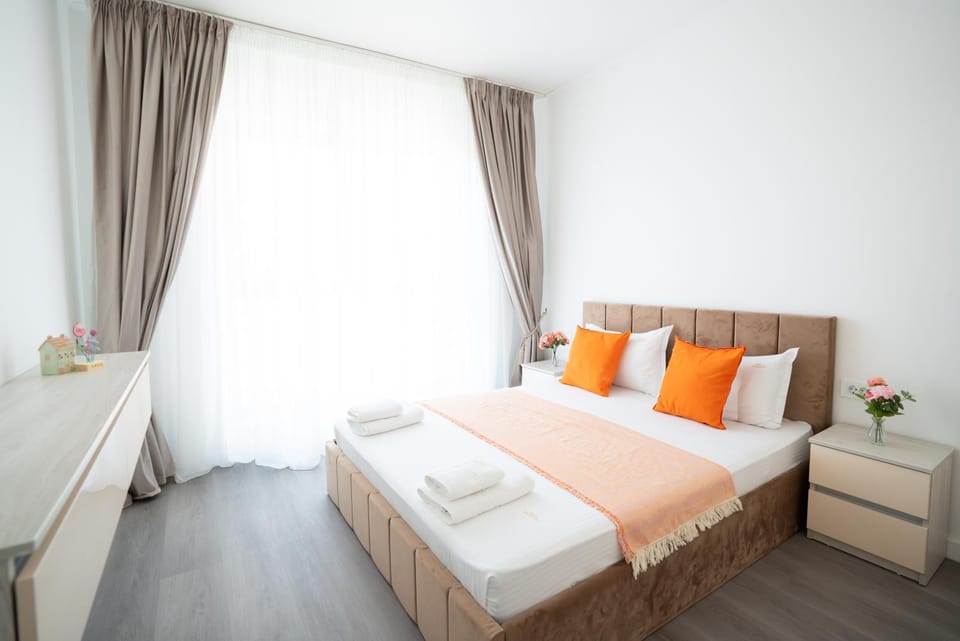 Soni Luxury Apartments 1286 Plaza with Private Parking & Self Check-in Apartment in Bucharest