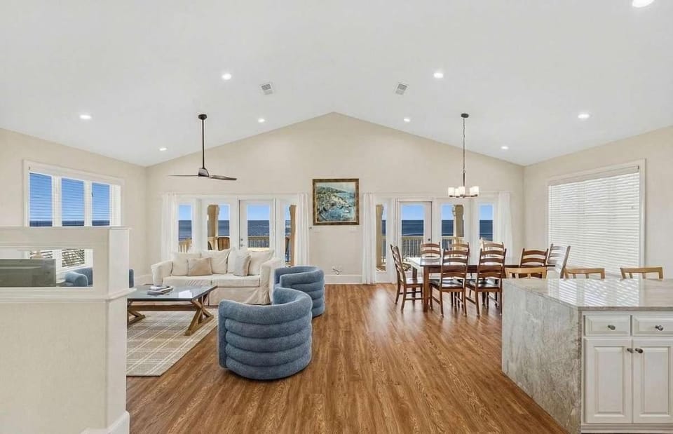 Beach Front- St George Island -Pool -Game Room House in Saint George Island