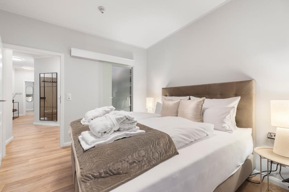 Bed, Photo of the whole room, Bedroom, towels