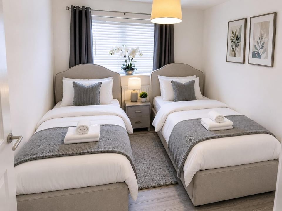 Modern Family Home, Free Parking, Garden Apartment in Huntingdonshire District