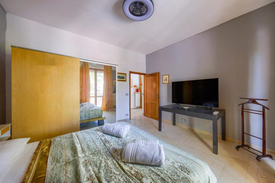 Bed, TV and multimedia, Bedroom, cot, towels, wardrobe