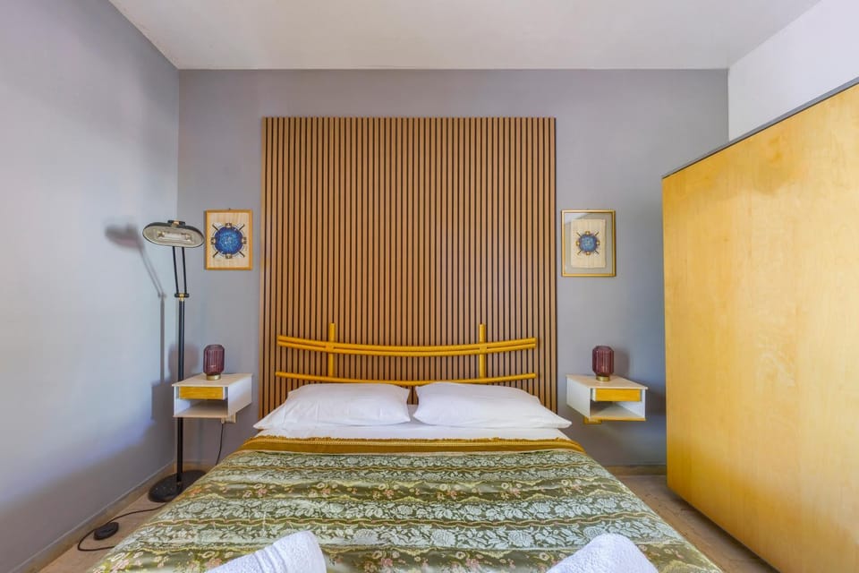 Bed, TV and multimedia, Bedroom, cot, towels, wardrobe