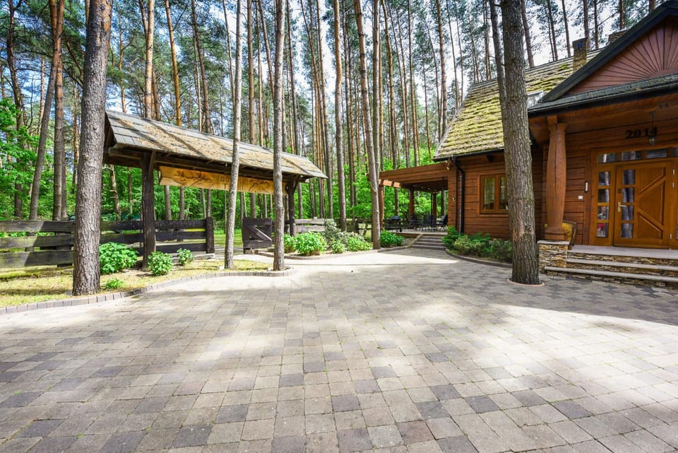 Dom "Rezydencja w Dolinie Tanwi"- Roztocze Chalet in Lviv Oblast