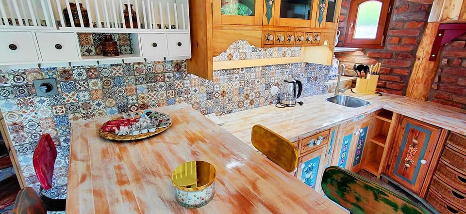 Dining area, kitchen