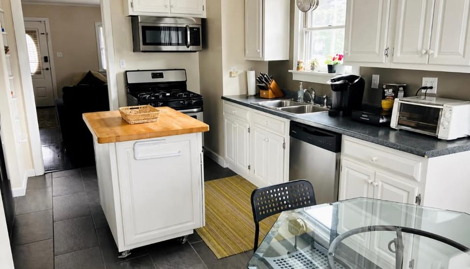 Kitchen or kitchenette, kitchen