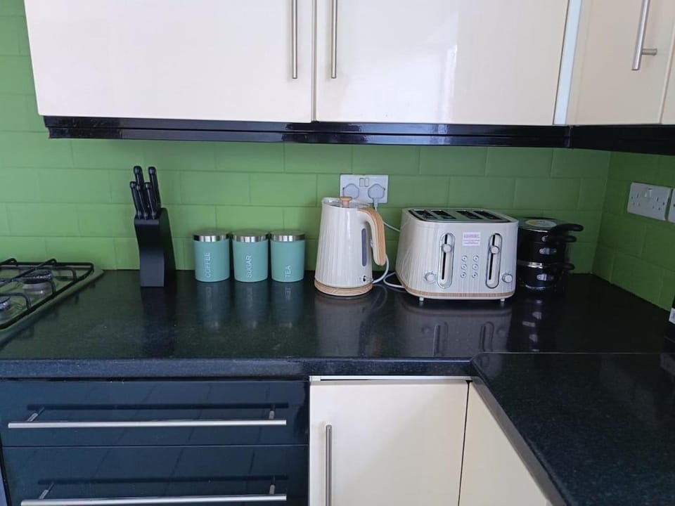 Stylish 3BR Home Near NEC & Airport, Sleeps 6 House in Solihull