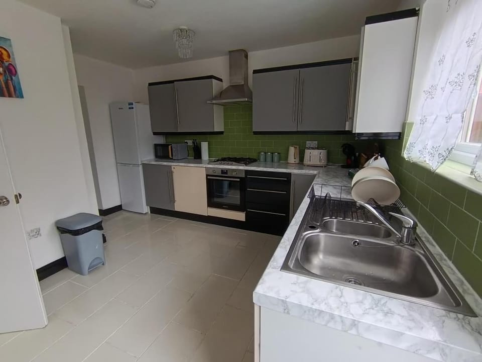 Stylish 3BR Home Near NEC & Airport, Sleeps 6 House in Solihull