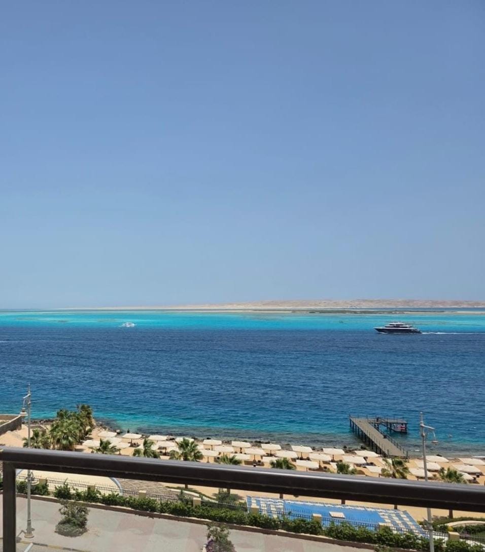 Stunning Direct Sea View Apartment with free Beach Apartment in Hurghada