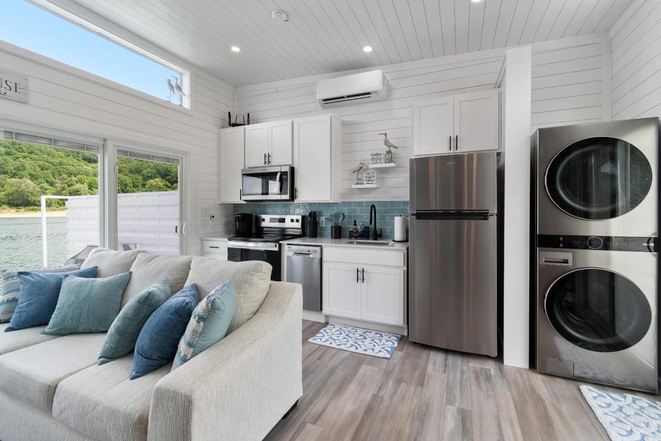 Lake'n Memories - The Ultimate Oasis Getaway House in Lake Cumberland