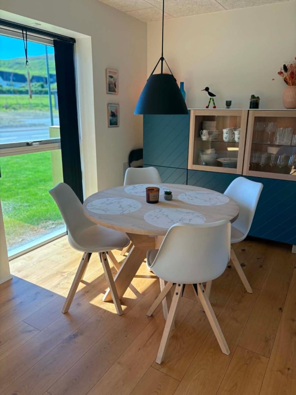 Seating area, Dining area