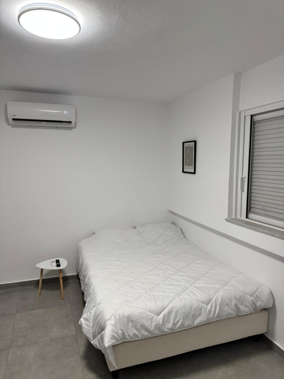 Bed, air conditioner