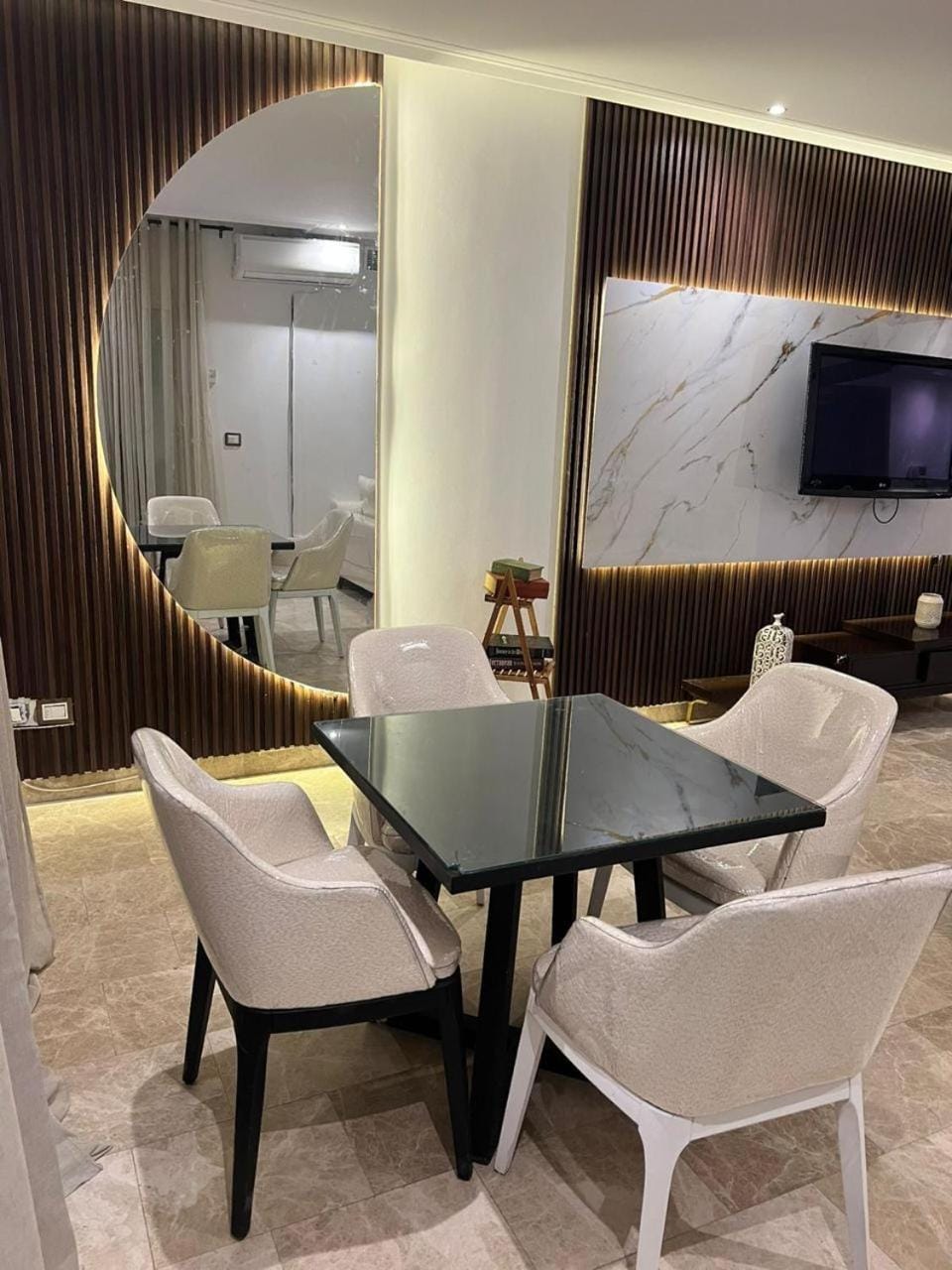 Luxury Apartment for Rent with Private Pool Apartment in Tunis Governorate, Tunisia