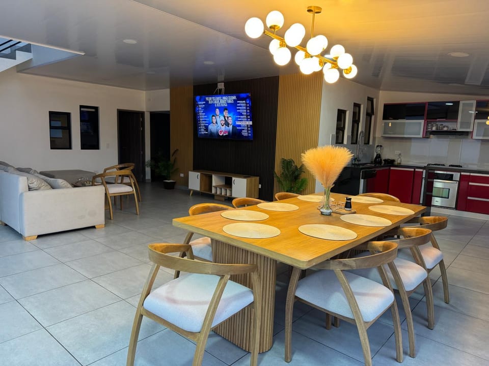 Communal lounge/ TV room, Dining area