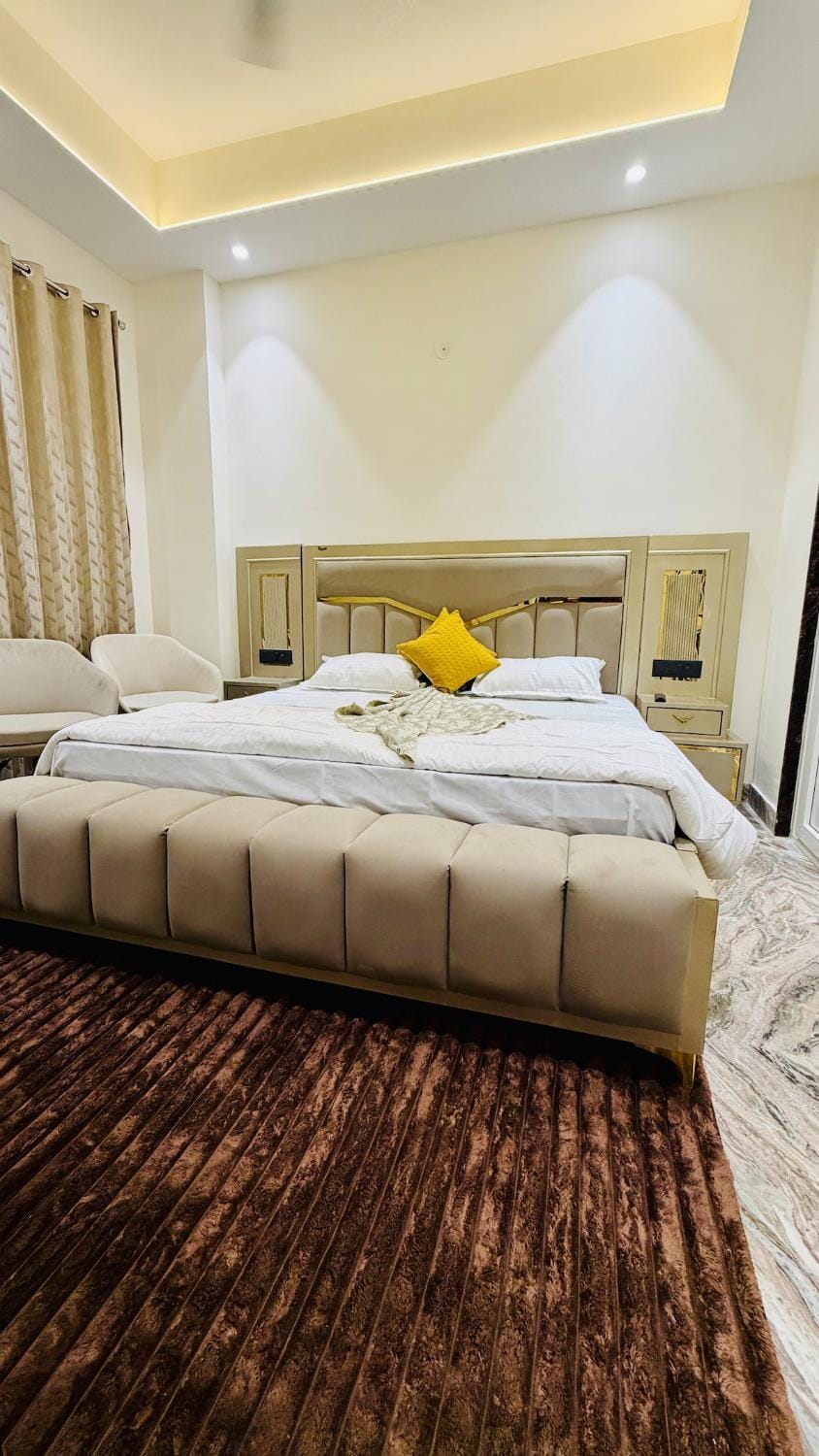 Bed, Photo of the whole room, Bedroom