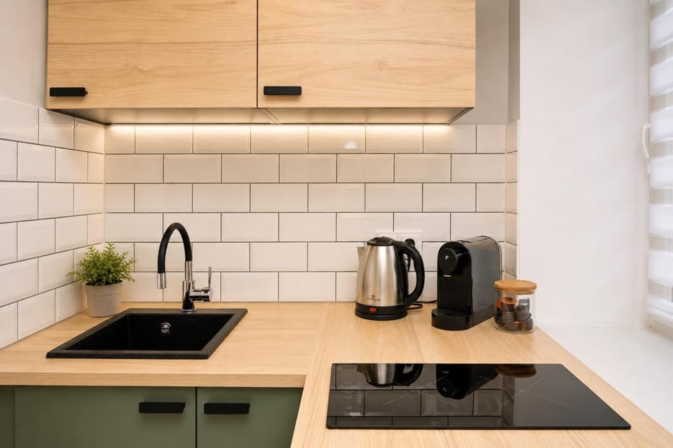 Coffee/tea facilities, Kitchen or kitchenette, stove, kitchen