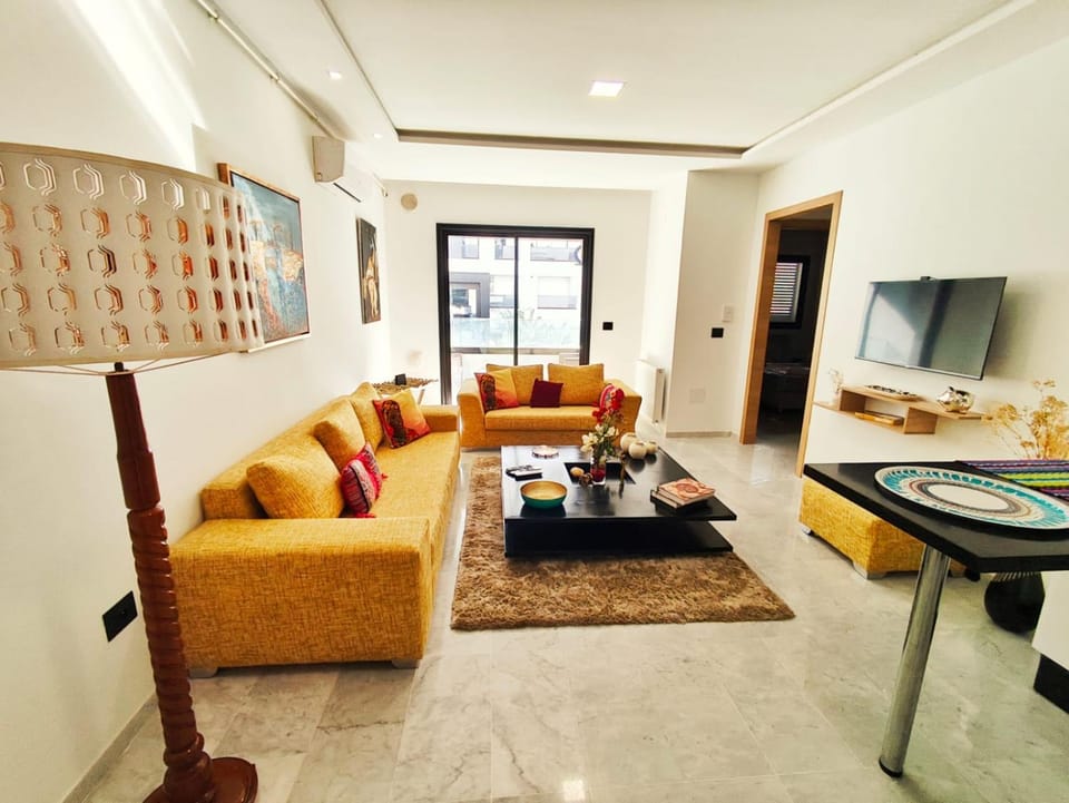 Communal lounge/ TV room, TV and multimedia, Living room, Seating area, Dining area, Evening entertainment