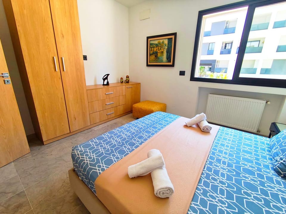 Bed, Photo of the whole room, Bedroom, hair dresser, towels, wardrobe