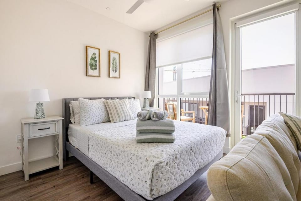 Brand New Luxury Building in SM Apartment in Santa Monica