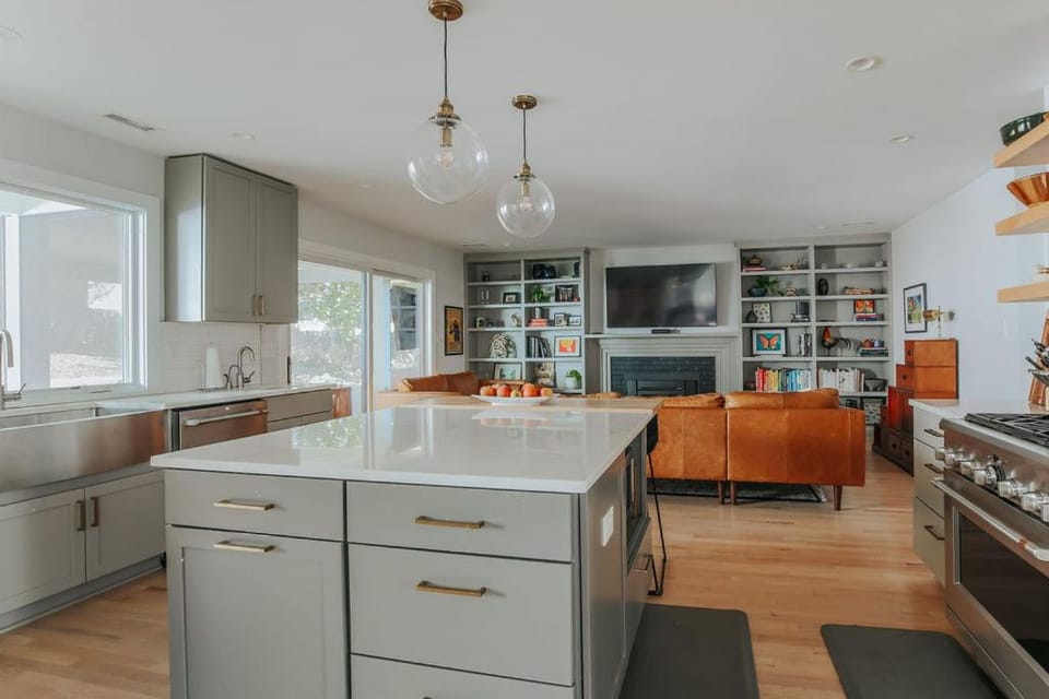 Kitchen or kitchenette