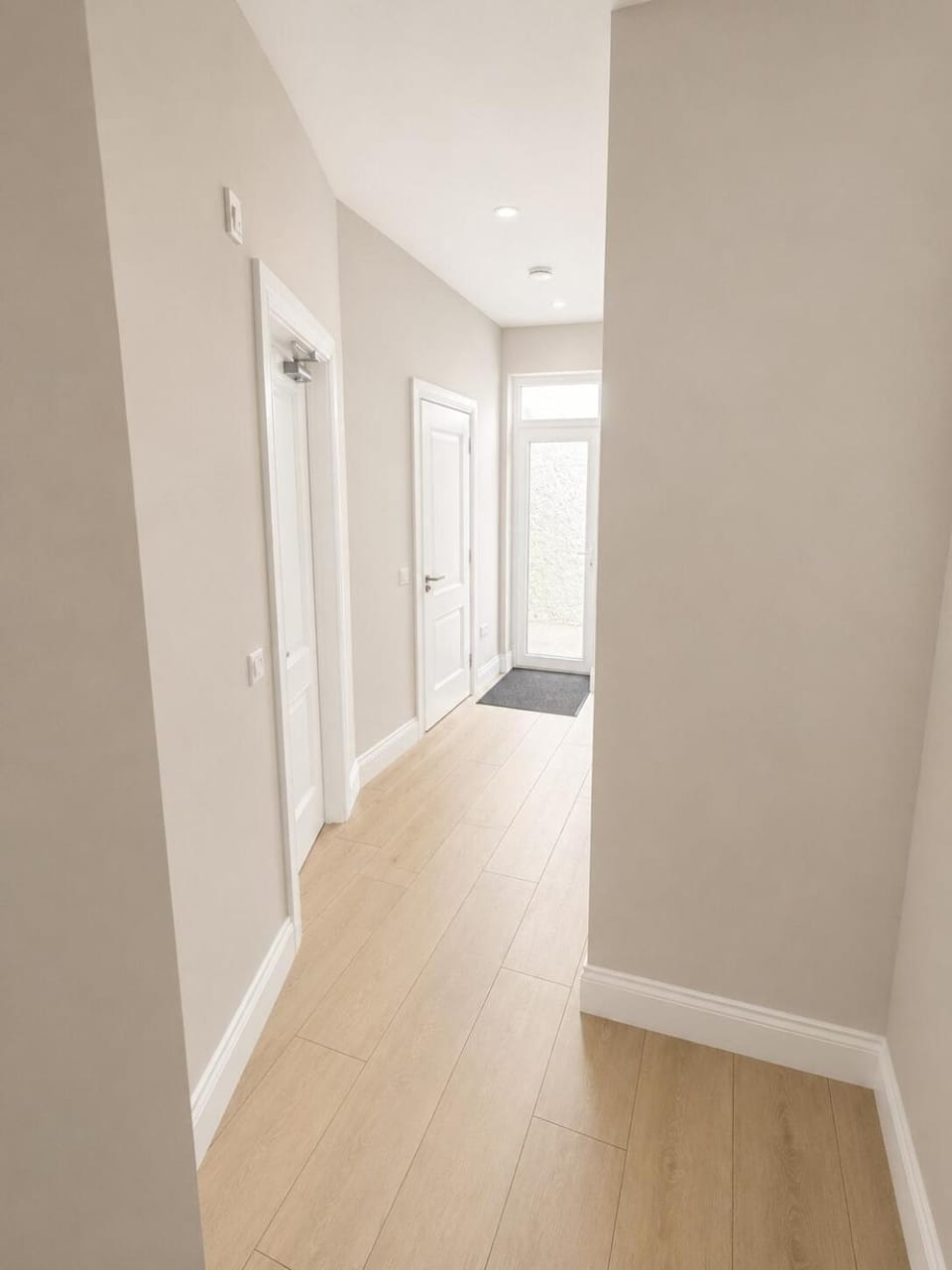 Spacious 7-Bedroom Townhouse in Heart of Thurles House in Co. Tipperary, Ireland