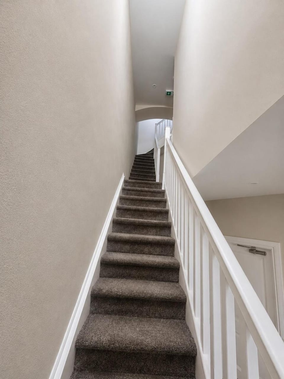 Spacious 7-Bedroom Townhouse in Heart of Thurles House in Co. Tipperary, Ireland
