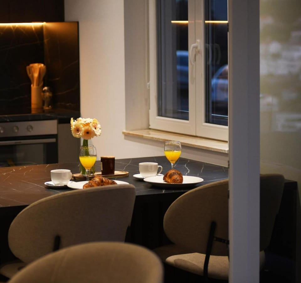 Kitchen or kitchenette, kitchen