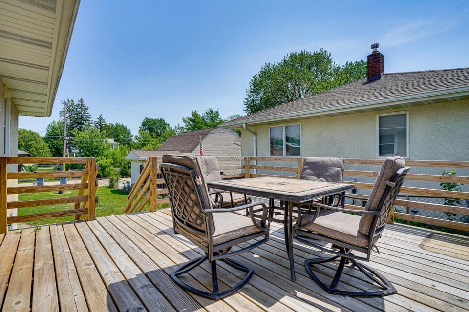 Deck & Shared Yard! Relaxing South Saint Paul Home House in Minnesota
