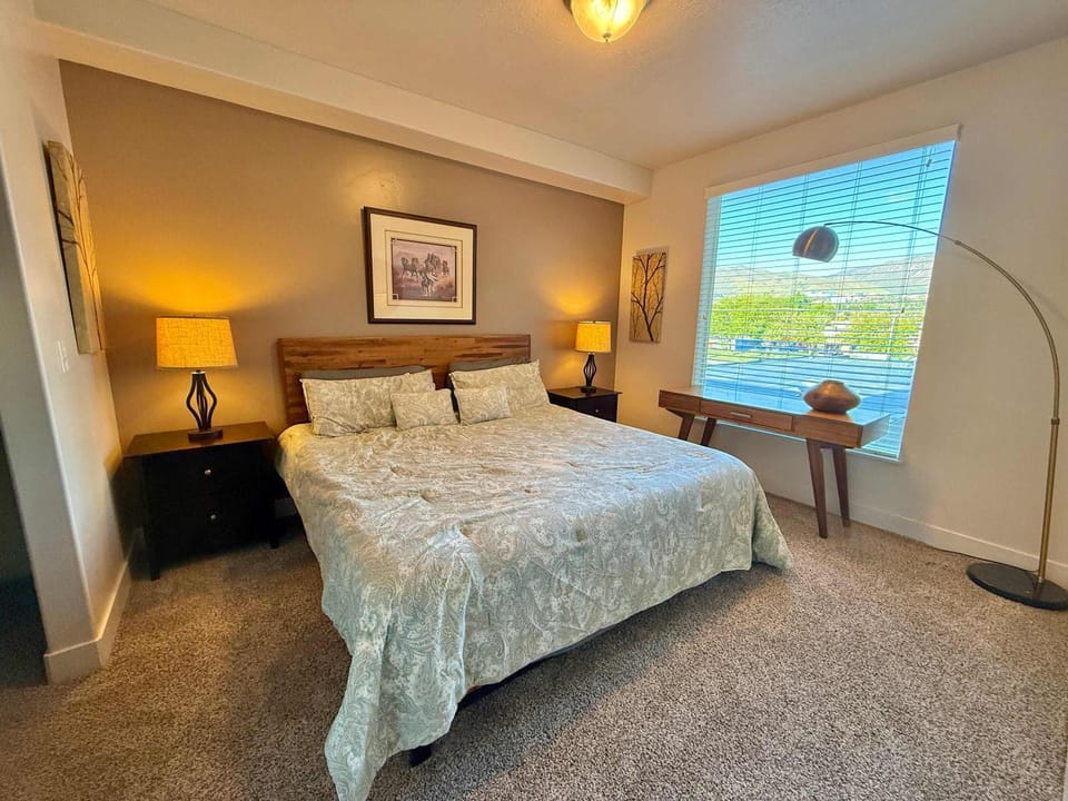 Spacious 2-bedroom Executive Condo House in Salt Lake City