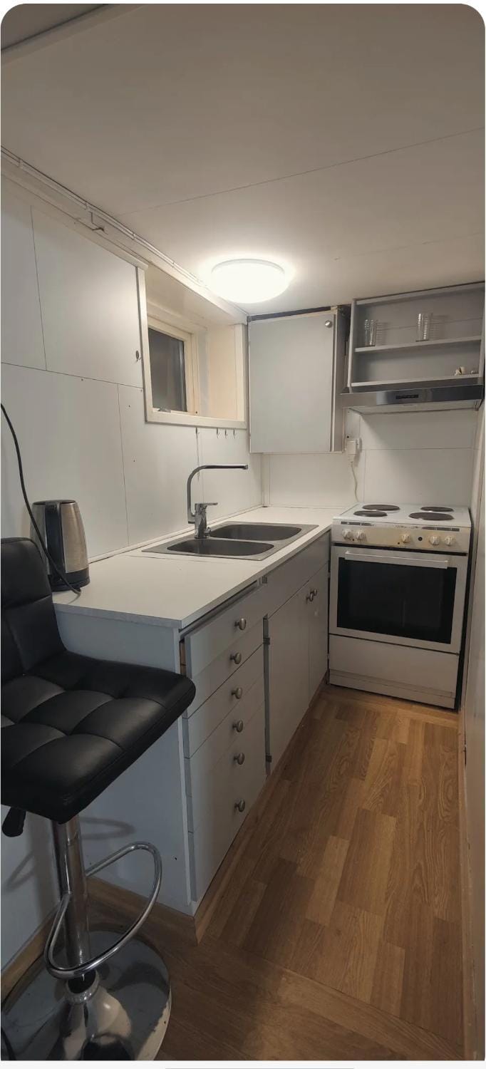 Kitchen or kitchenette, oven