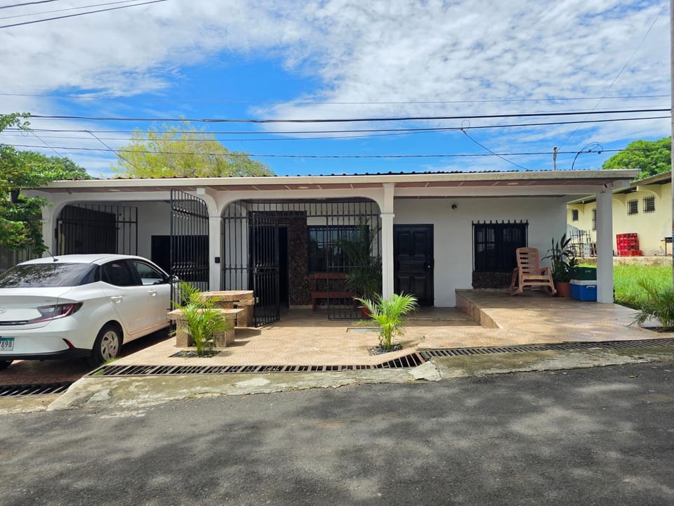 La casa de Juana Vacation rental in Las Tablas