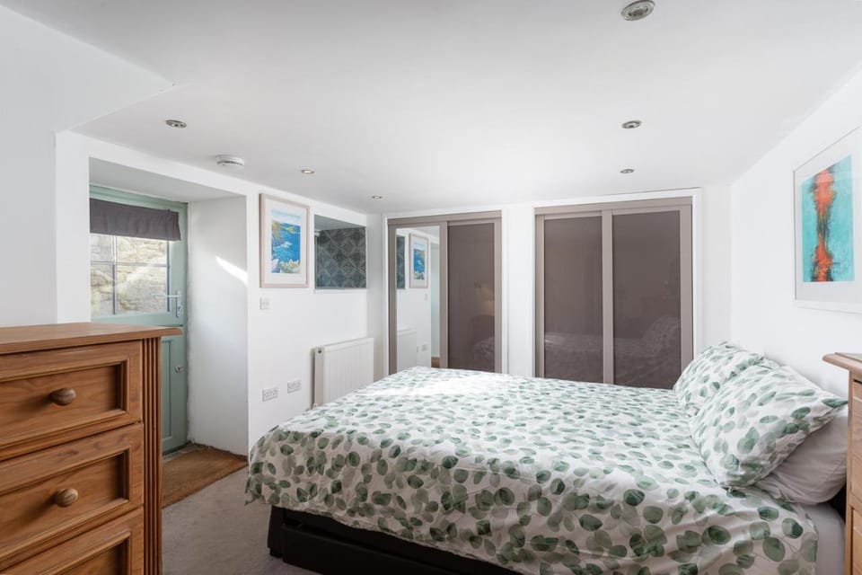Kerrowe Tophouse Renovated Barn with unspoilt views of the coast House in Zennor