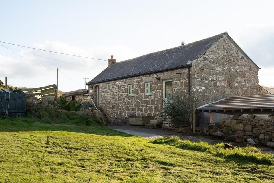 Kerrowe Tophouse Renovated Barn with unspoilt views of the coast House in Zennor
