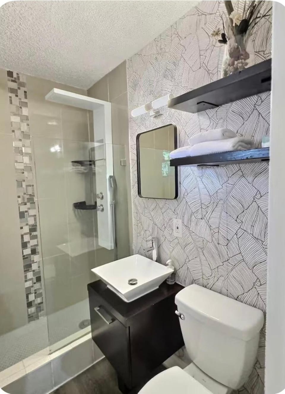 Sunshine Escape l Pool, Near Beach & Cruise Port Apartment in Fort Lauderdale