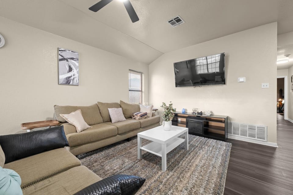 Urban Loft House in Killeen