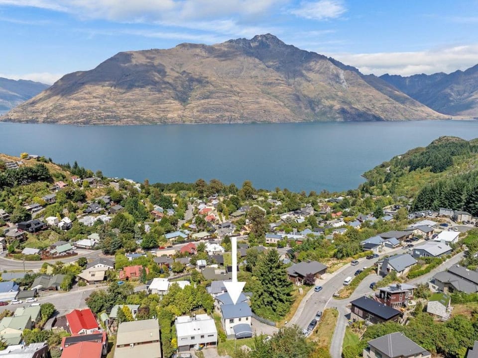 Queenstown Estate Two Homes, Alpine Views House in Queenstown