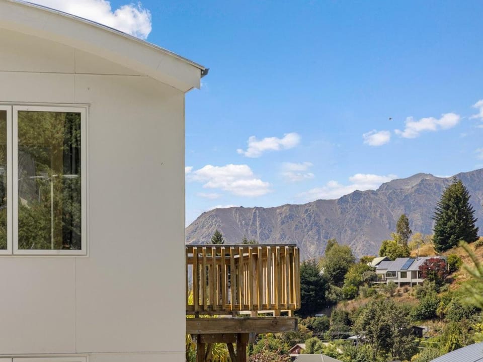 Queenstown Estate Two Homes, Alpine Views House in Queenstown