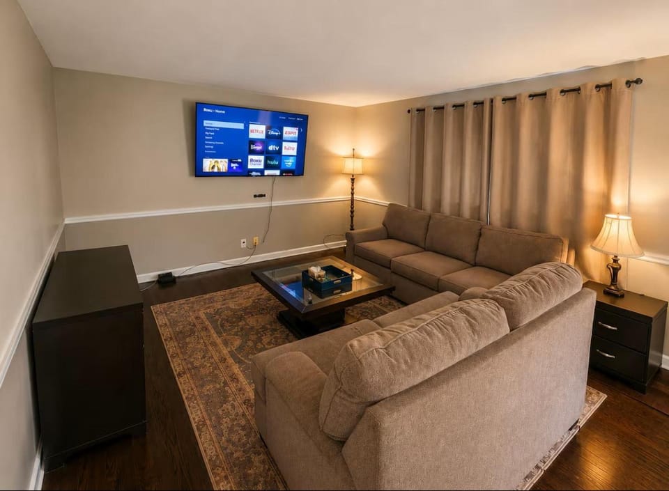 Spacious Family-Friendly Estate Apartment in Mason