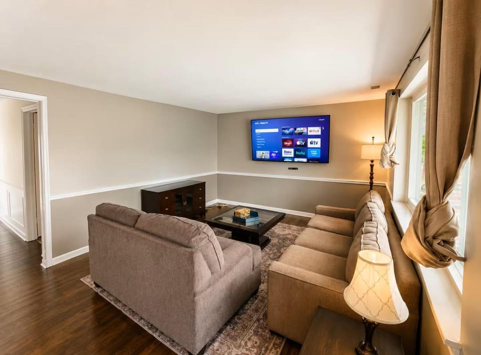 Spacious Family-Friendly Estate Apartment in Mason