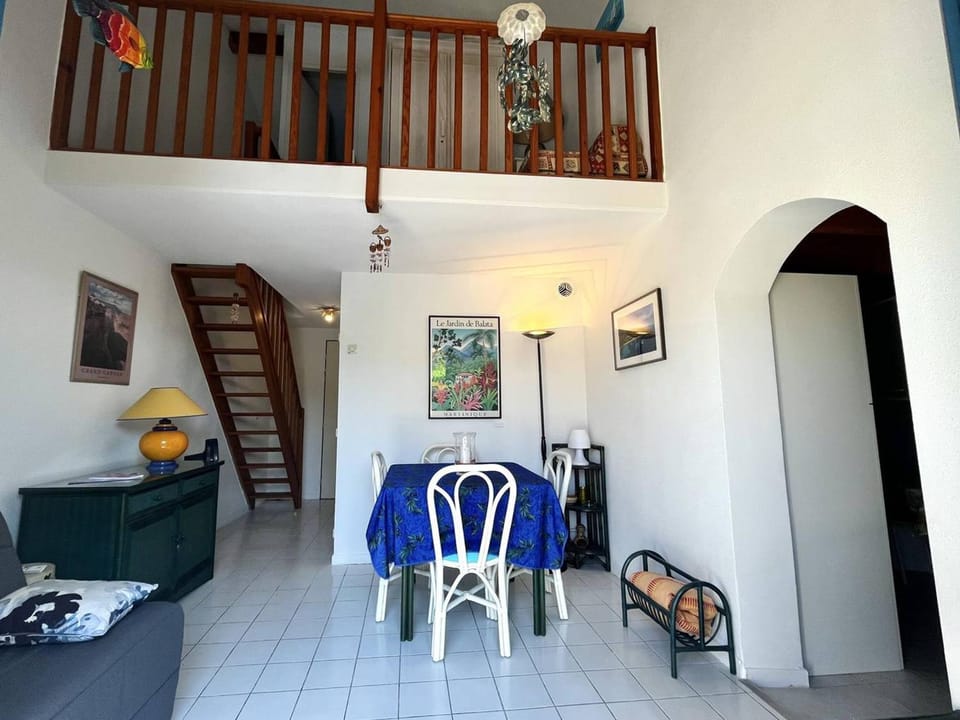 Mazet avec piscine, parking - 4 pers. - FR-1-251-947 Apartment in Le Lavandou