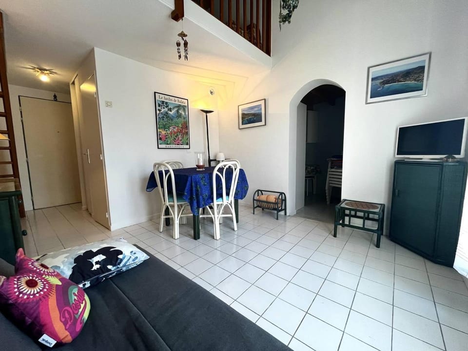 Mazet avec piscine, parking - 4 pers. - FR-1-251-947 Apartment in Le Lavandou