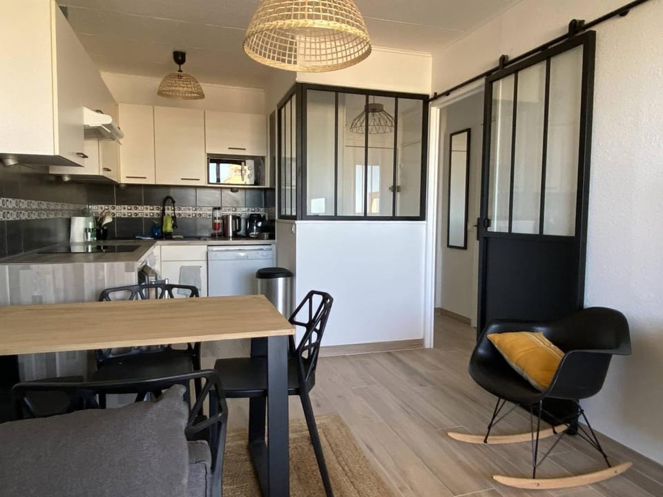 Appartement rénové avec parking, clim et vue mer - 4 pers. - FR-1-696-148 Apartment in Canet-en-Roussillon