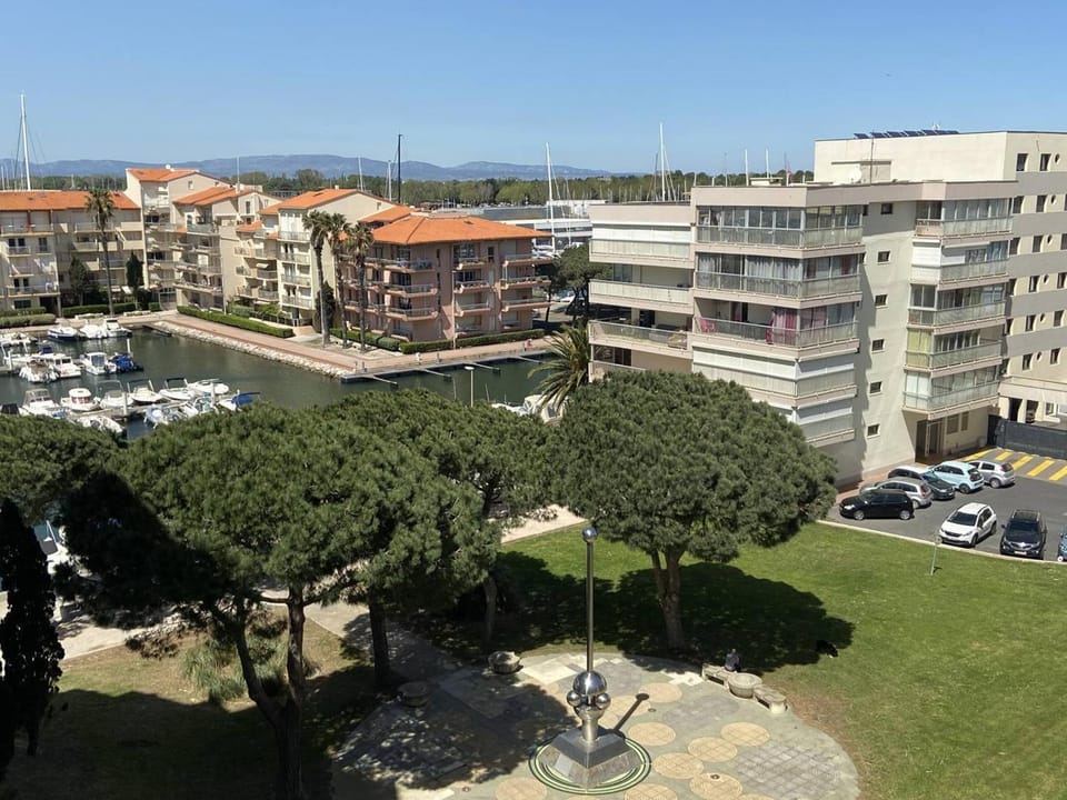 Appartement rénové avec parking, clim et vue mer - 4 pers. - FR-1-696-148 Apartment in Canet-en-Roussillon
