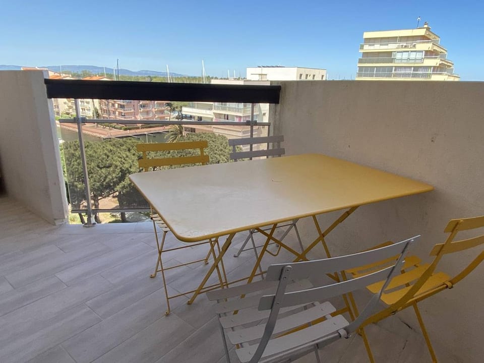Appartement rénové avec parking, clim et vue mer - 4 pers. - FR-1-696-148 Apartment in Canet-en-Roussillon