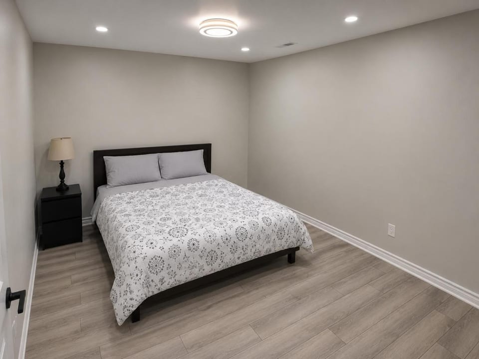 Newly Renovated 2BR Walkout Suite in the Heart of Kanata Ottawa Bed and Breakfast in Ottawa